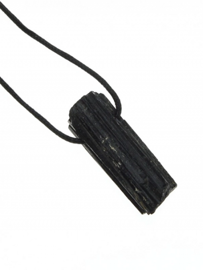 ciondolo-in-tormalina-nera-grezza-01-bicibio-bioprofumeria