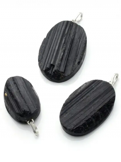 ciondolo-di-tormalina-nera-semilucida-bicibio-bioprofumeria