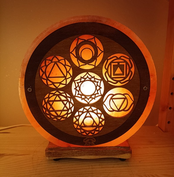 lampada-di-sale-himalayano-chakra-2-bicibio-bioprofumeria