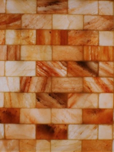 realizzazione-pareti-in-piastrelle-di-sale-rosa-himalayano