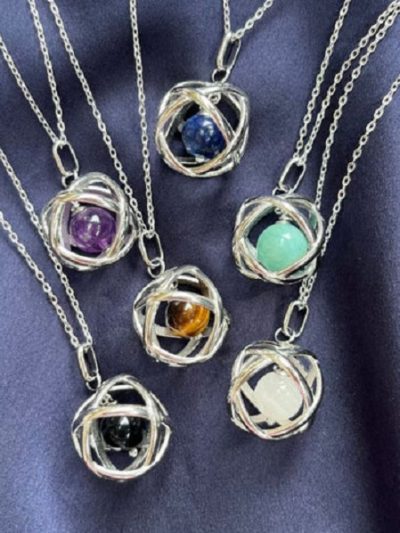 Collana regolabile Genesa con pietre semipreziose naturali in geometria sacra disponibile a Palermo e online