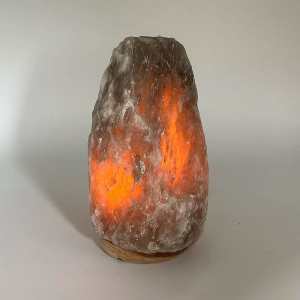 Lampada di Sale Himalayano scolpita a mano disponibile su BiciBio bioprofumeria online