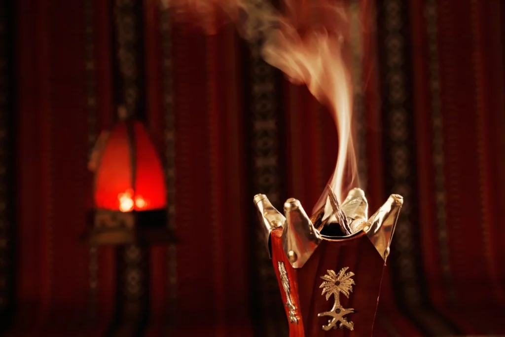Bakhoor Arabo originale in resina profumata con oud e spezie orientali per profumare casa