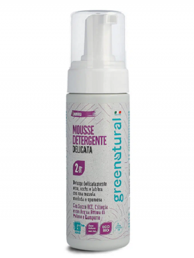 Detergente viso bio Greenatural mousse delicata con superfrutti e vitamine