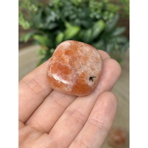 Pietra del Sole burattata naturale utilizzata nella cristalloterapia per energia e vitalità