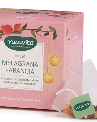 Preparazione Tisana Biologica Melagrana e Arancia Neavita in tazza biologica