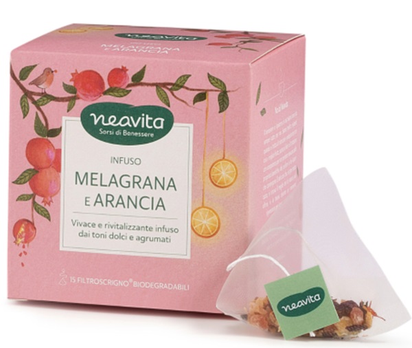 Preparazione Tisana Biologica Melagrana e Arancia Neavita in tazza biologica